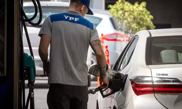 YPF bajará el precio de sus combustibles