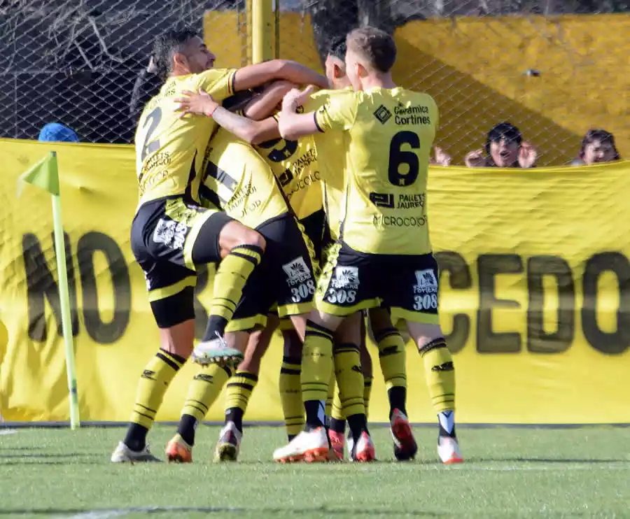 Flandria ganó y se mantiene en el reducido